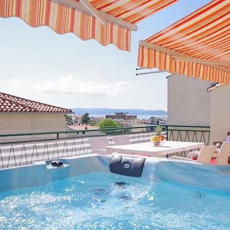 Апартаменты Mit Drei Schlafzimmern- Whirlpool Und Meerblick By Interhome Макарска