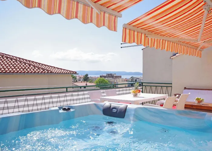 Апартаменты Mit Drei Schlafzimmern- Whirlpool Und Meerblick By Interhome Макарска