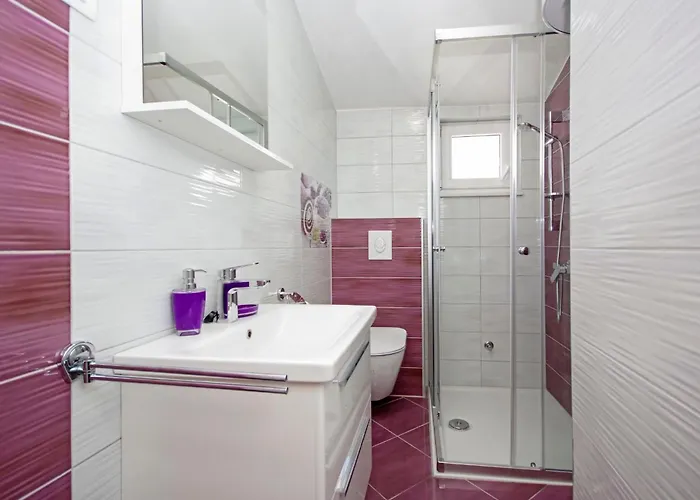 Mit Drei Schlafzimmern- Whirlpool Und Meerblick By Interhome Макарска